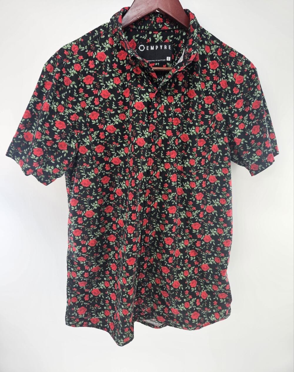 Empyre Men’s S Black Red Rose Floral Short Sleeve Button-Up Skate Shirt
